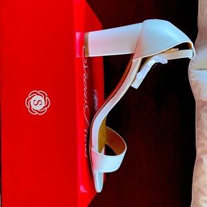 White heel size 8.5
